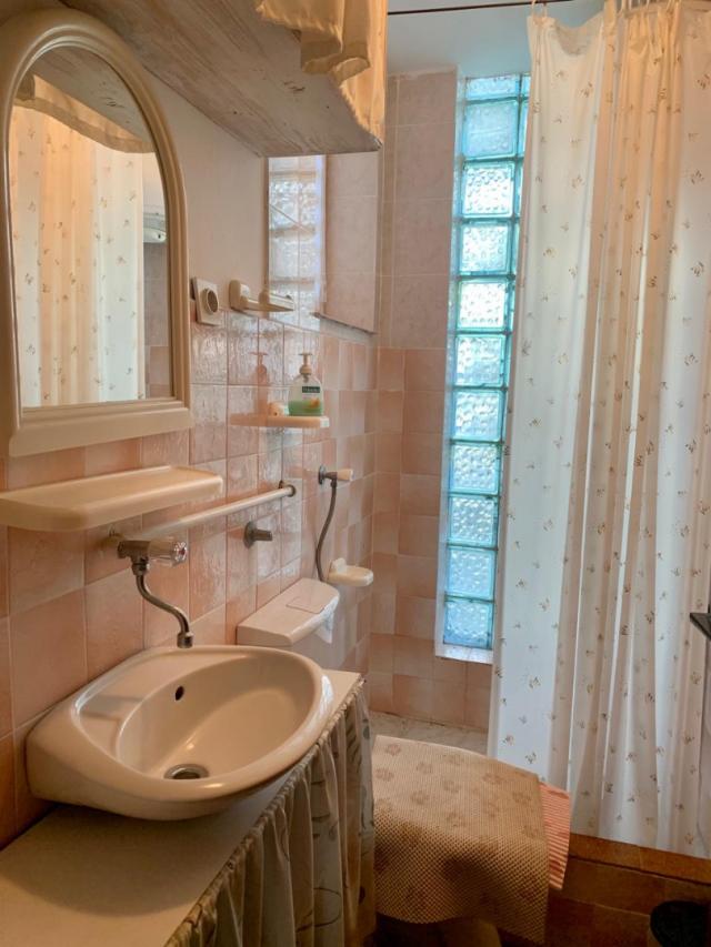 Spacious house in Dobry Voda with panoramic sea views, not far from the beach. 