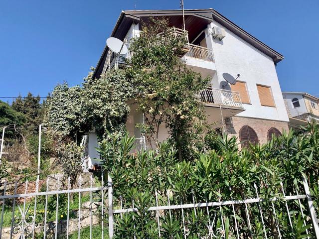 Spacious house in Dobry Voda with panoramic sea views, not far from the beach. 