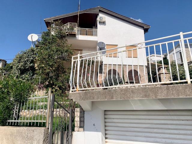 Spacious house in Dobry Voda with panoramic sea views, not far from the beach. 