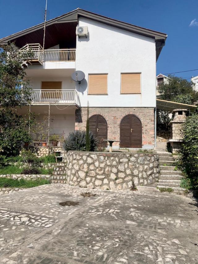 Spacious house in Dobry Voda with panoramic sea views, not far from the beach. 