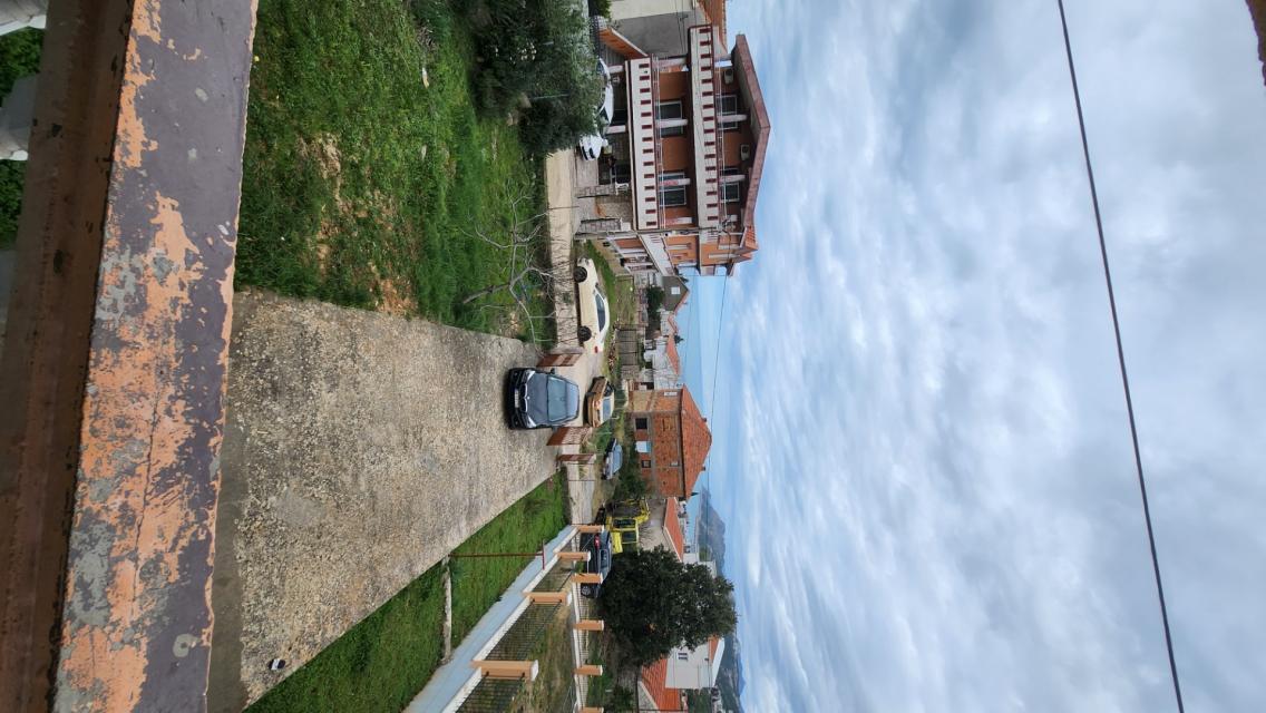 Two-storey house 180m2 for renovation with a large plot of land 600m2 in the village of Dobra Voda