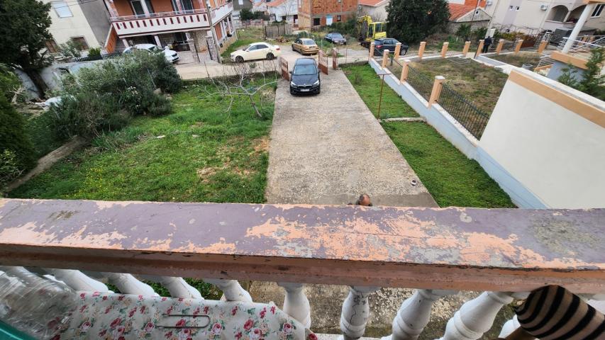 Two-storey house 180m2 for renovation with a large plot of land 600m2 in the village of Dobra Voda