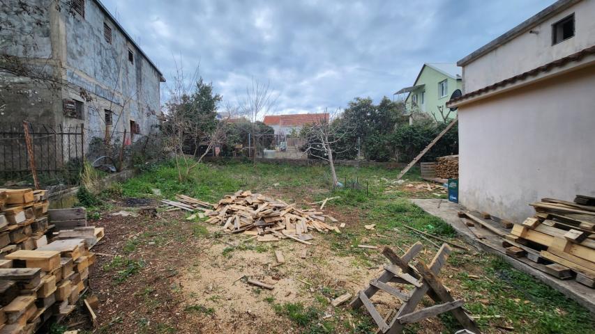 Two-storey house 180m2 for renovation with a large plot of land 600m2 in the village of Dobra Voda