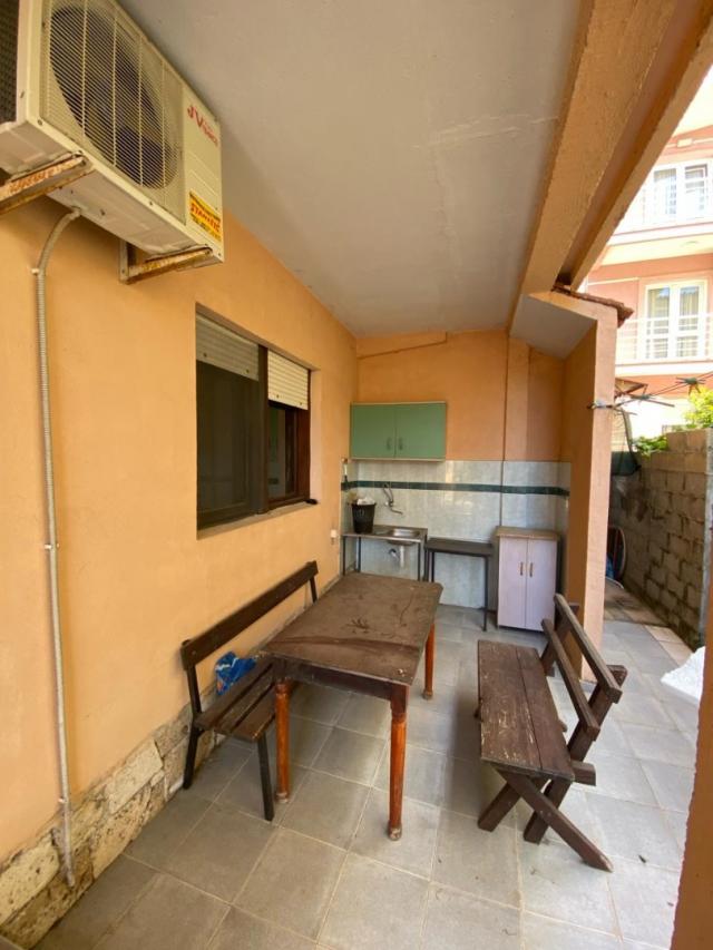 Part of a house with 8 apartments in Sutomore on the plain. 