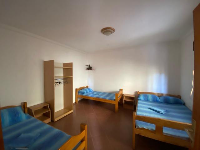 Part of a house with 8 apartments in Sutomore on the plain. 