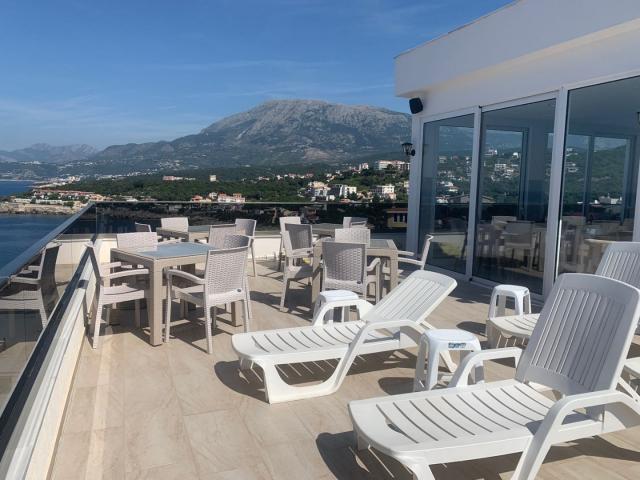 Apartment with 1 bedroom in a complex with a swimming pool just 50 meters from the sea on Utekha