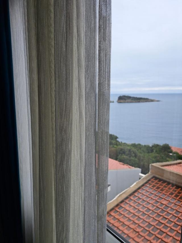 Apartment with 1 bedroom in a complex with a swimming pool just 50 meters from the sea on Utekha