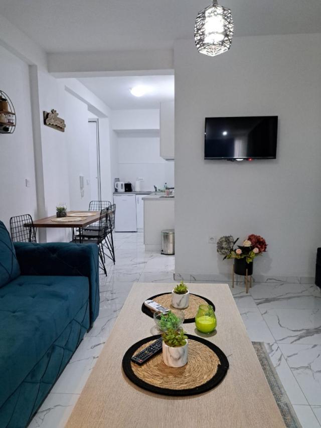 Apartment with 1 bedroom in a complex with a swimming pool just 50 meters from the sea on Utekha