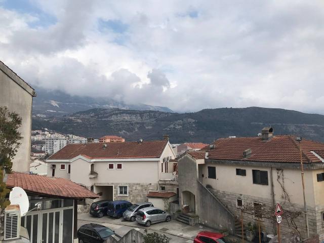 Apartment with 2 bedrooms in Budva (Dubovica)