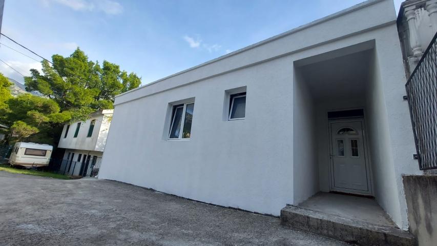 Three-storey house with panoramic views and a large terrace in Sutomore
