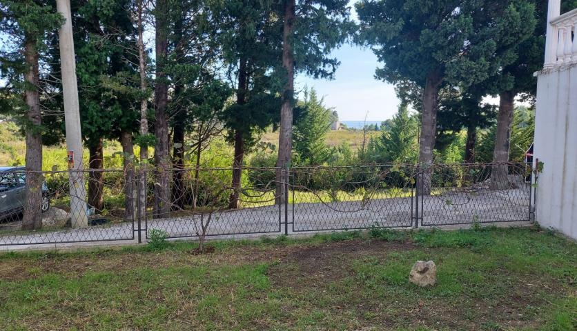 Three-storey house with panoramic views and a large terrace in Sutomore