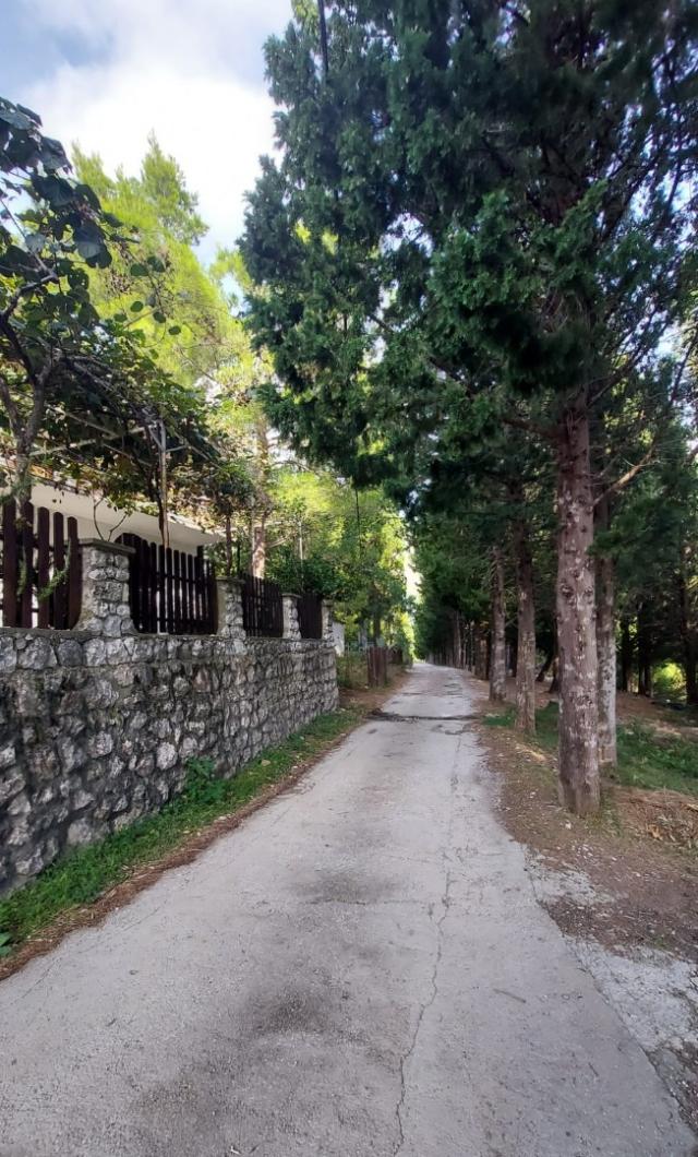 Three-storey house with panoramic views and a large terrace in Sutomore