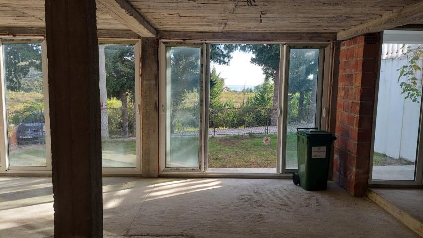 Three-storey house with panoramic views and a large terrace in Sutomore