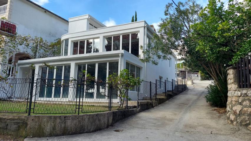 Three-storey house with panoramic views and a large terrace in Sutomore