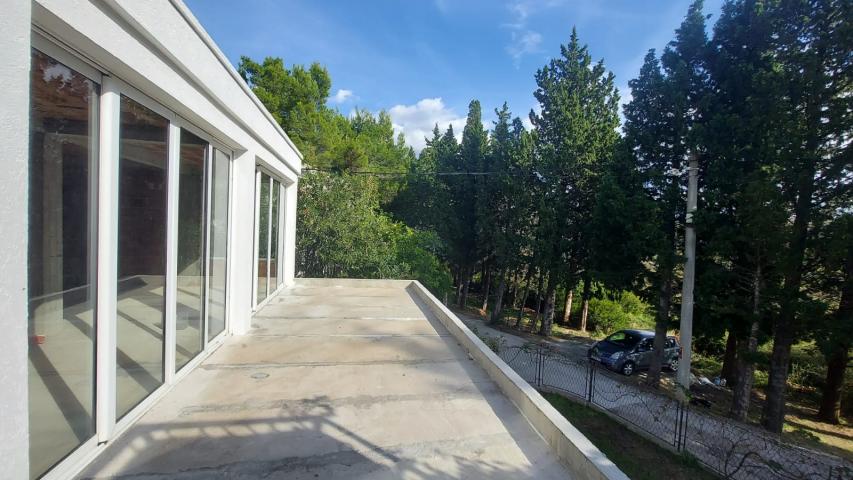 Three-storey house with panoramic views and a large terrace in Sutomore
