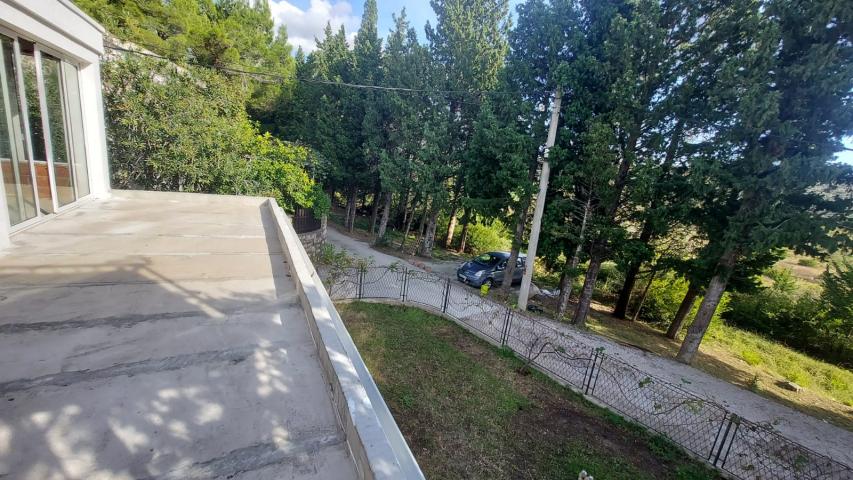 Three-storey house with panoramic views and a large terrace in Sutomore