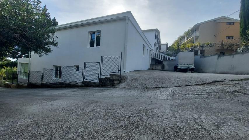Three-storey house with panoramic views and a large terrace in Sutomore
