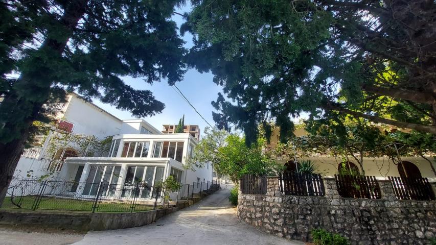 Three-storey house with panoramic views and a large terrace in Sutomore