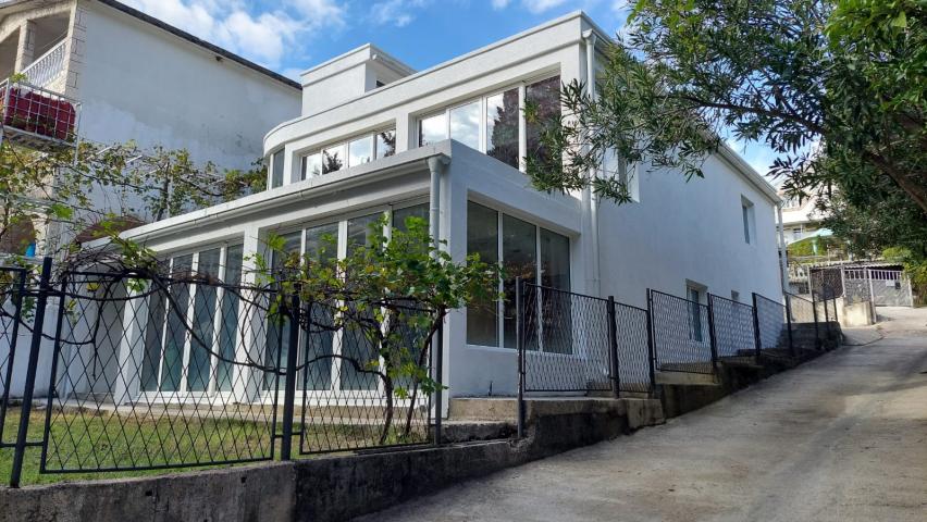 Three-storey house with panoramic views and a large terrace in Sutomore
