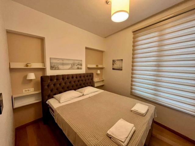 Apartment with 1 bedroom on the first line in Budva with sea views. 