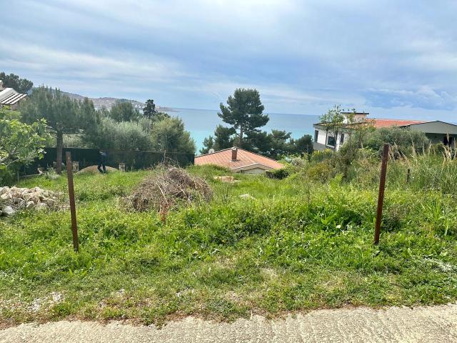 A plot of land in the Green Belt with sea views not far from the beach