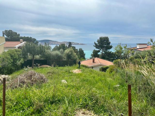 A plot of land in the Green Belt with sea views not far from the beach