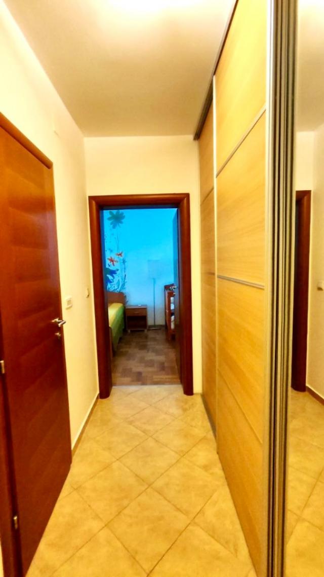 Spacious 2 bedroom apartment in Petrovac not far from the beach