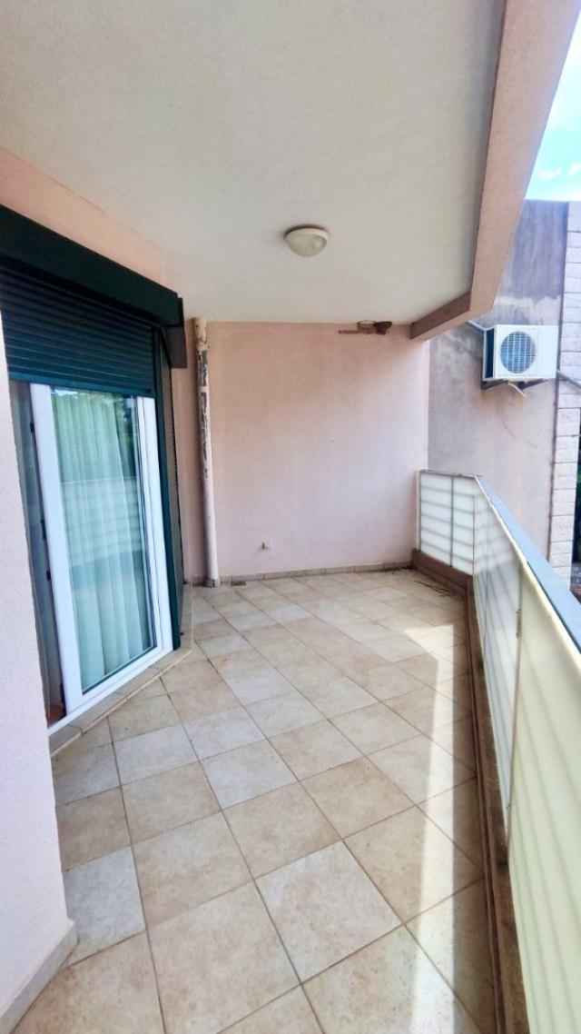 Spacious 2 bedroom apartment in Petrovac not far from the beach