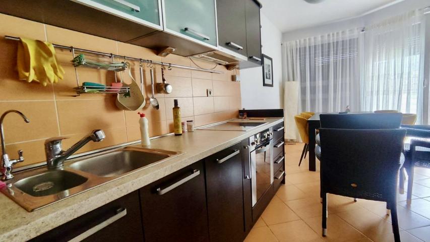 Spacious 2 bedroom apartment in Petrovac not far from the beach