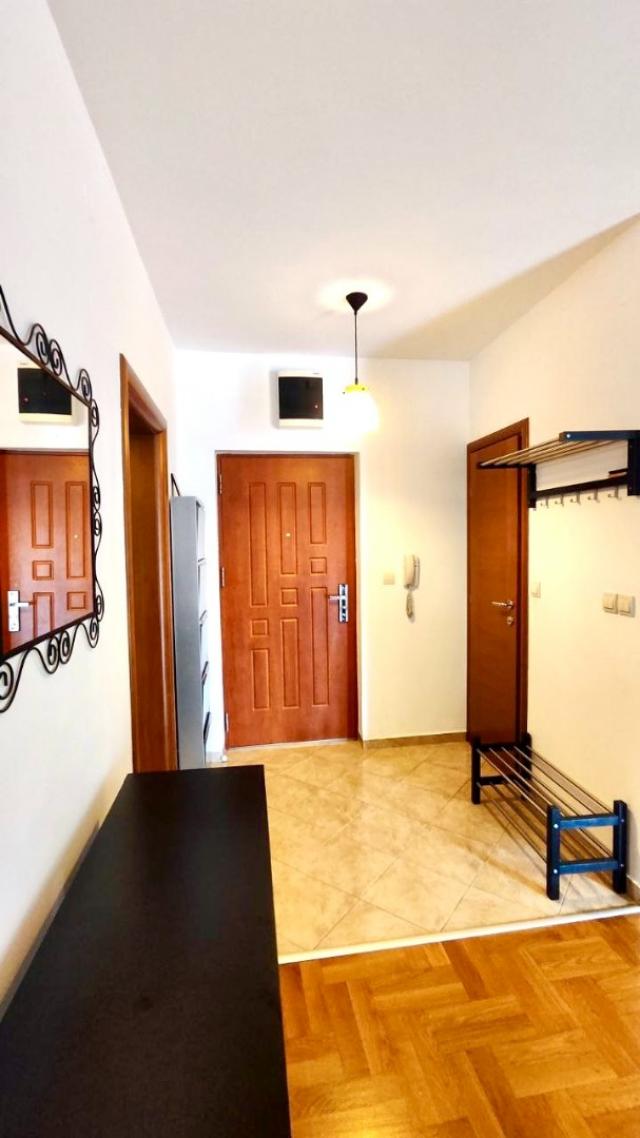 Spacious 2 bedroom apartment in Petrovac not far from the beach