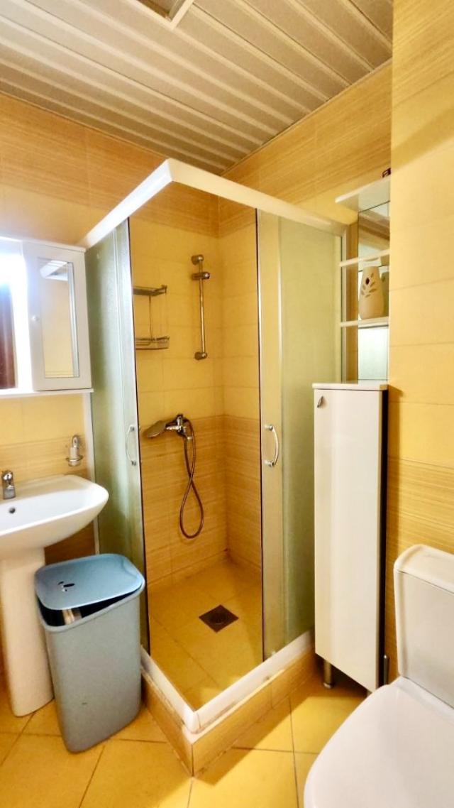 Spacious 2 bedroom apartment in Petrovac not far from the beach