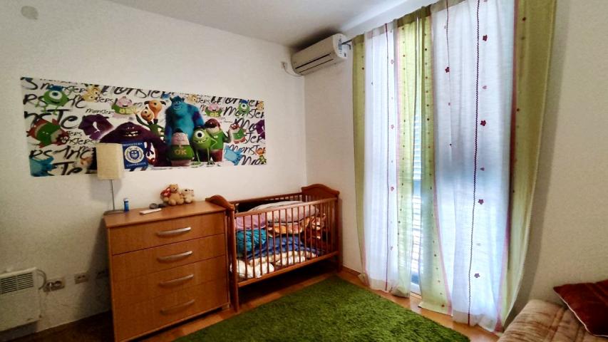 Spacious 2 bedroom apartment in Petrovac not far from the beach