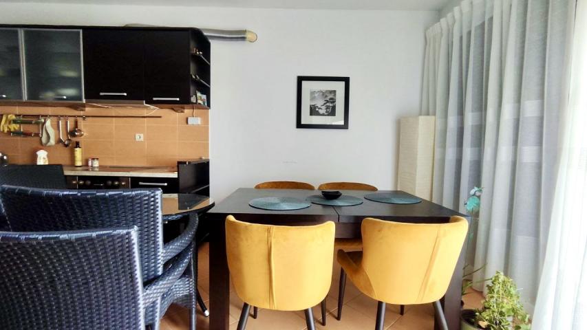 Spacious 2 bedroom apartment in Petrovac not far from the beach