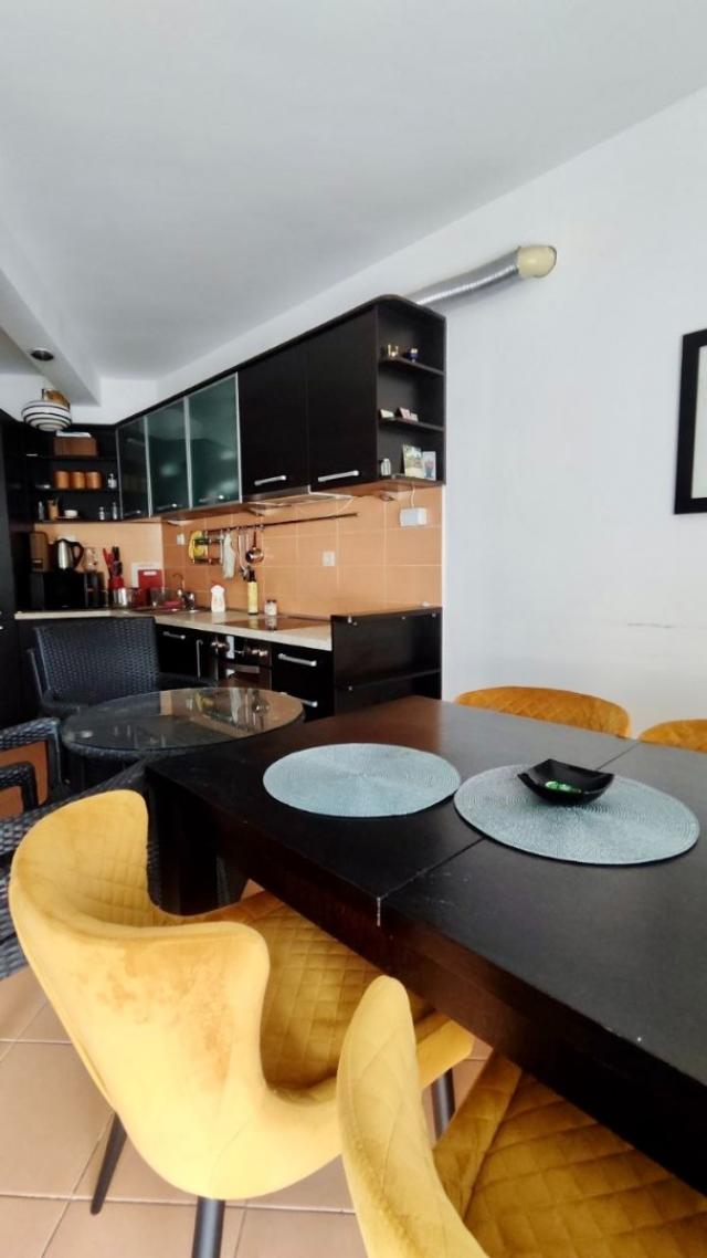 Spacious 2 bedroom apartment in Petrovac not far from the beach