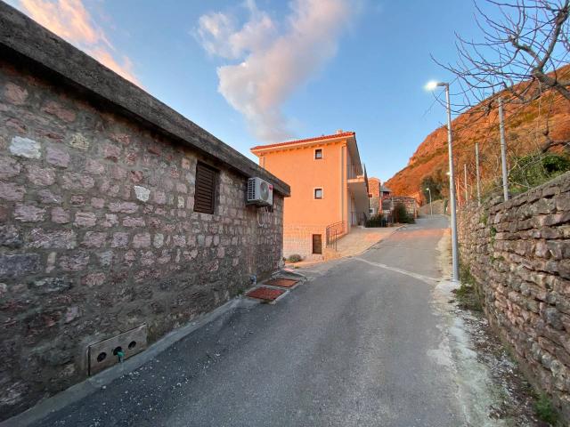 Townhouse in Podličak/Pržno with sea view
