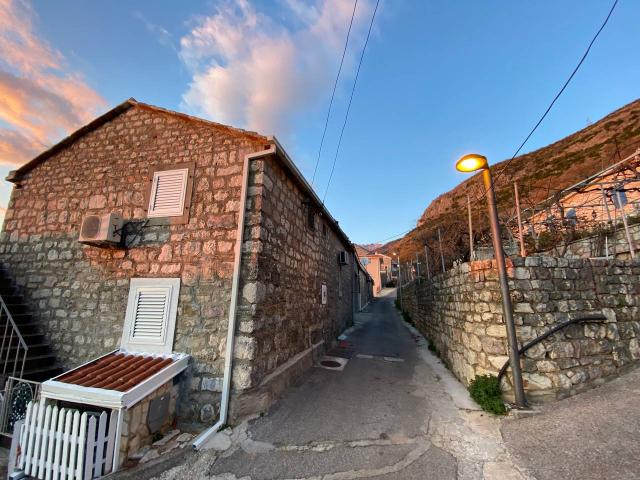 Townhouse in Podličak/Pržno with sea view