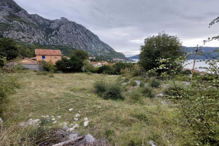 Plot for sale in Risan overlooking the bay. - cost 200'000 euros