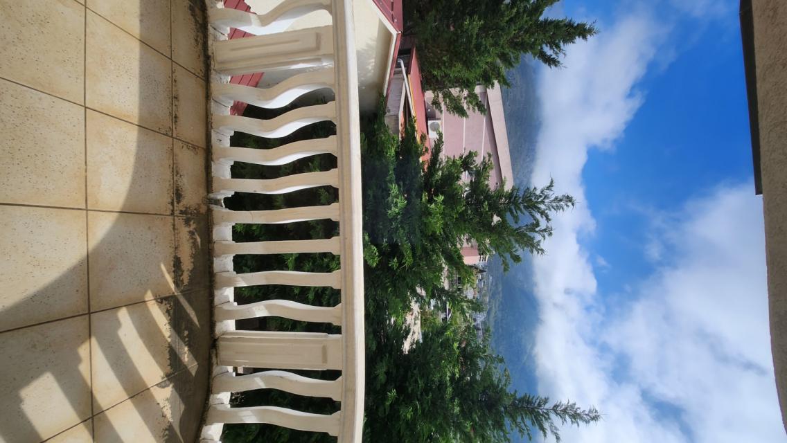 Two houses with a large plot in Sutomore on the plain