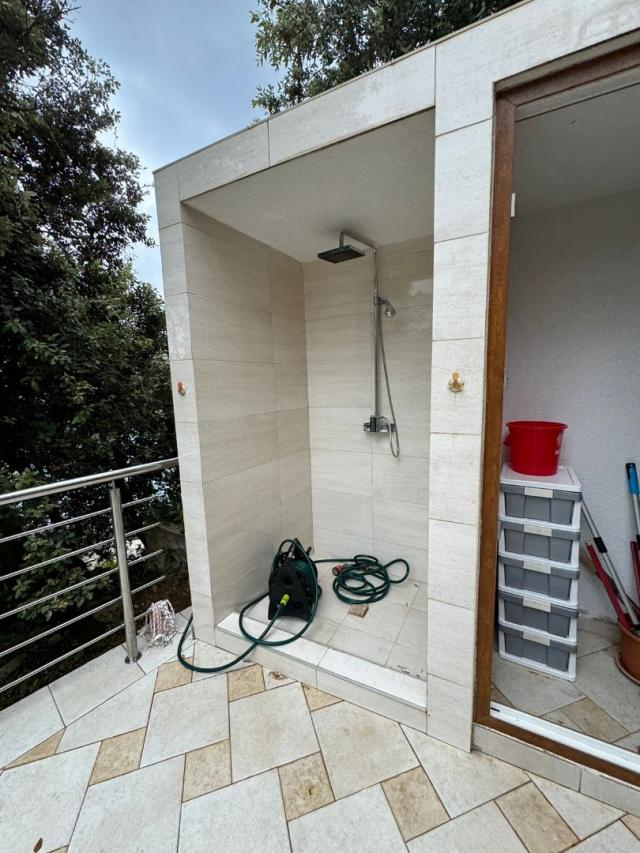 Frontline villa in Uteha - €750,000