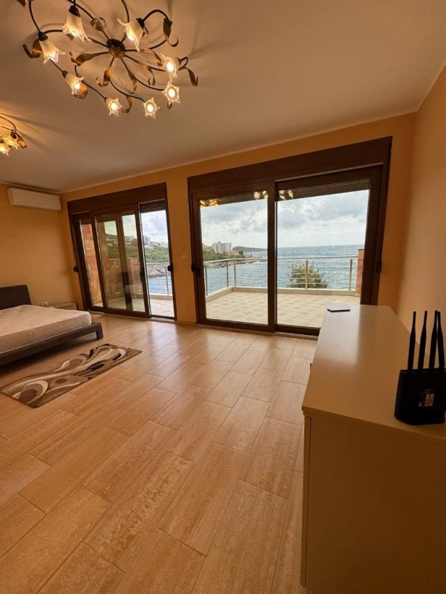 Frontline villa in Uteha - €750,000