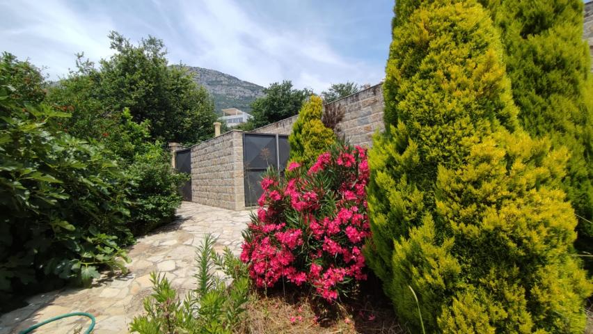Spacious villa in Shushan on a large plot of land