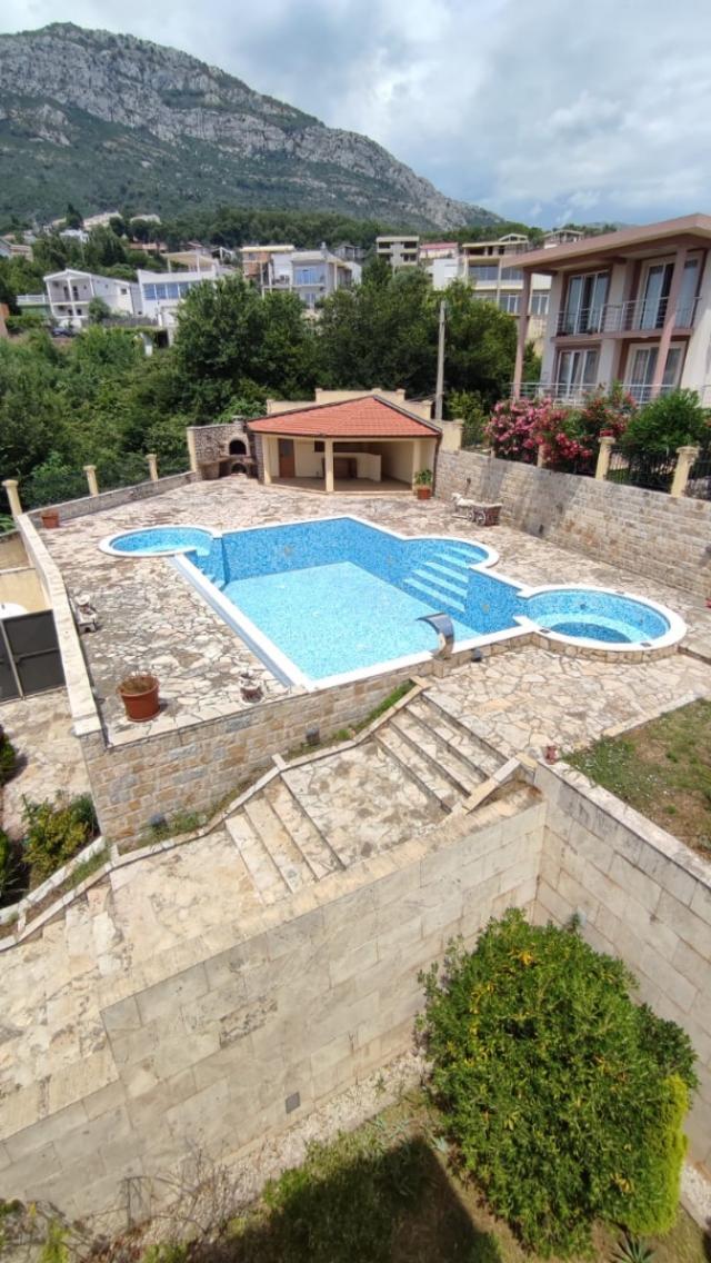 Spacious villa in Shushan on a large plot of land