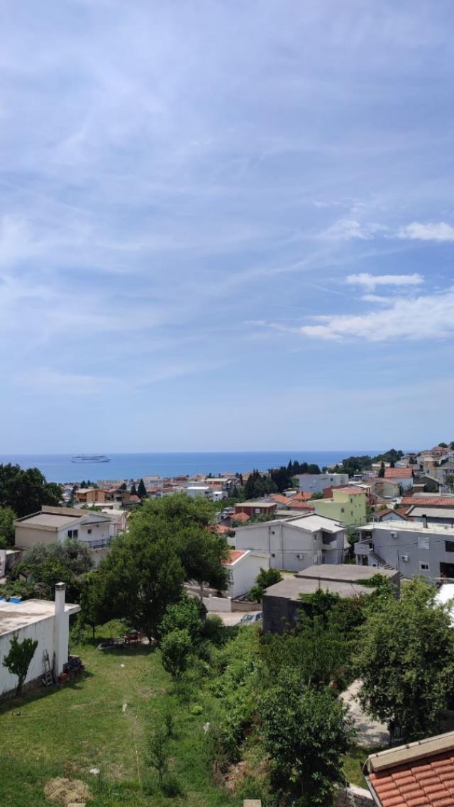 Spacious villa in Shushan on a large plot of land