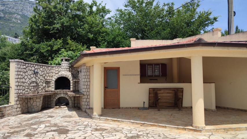 Spacious villa in Shushan on a large plot of land