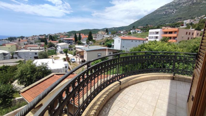 Spacious villa in Shushan on a large plot of land