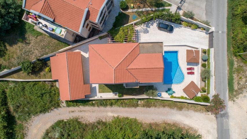 New villa with pool and garage in Bonici, Tivat