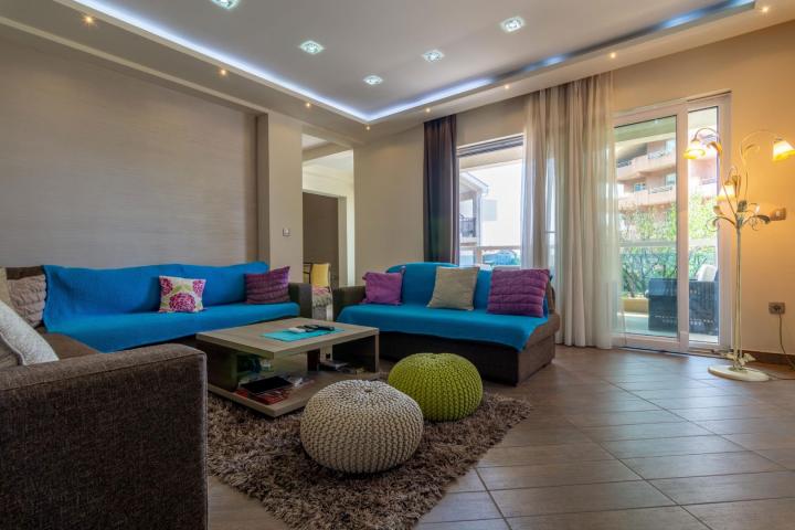 New villa with pool and garage in Bonici, Tivat