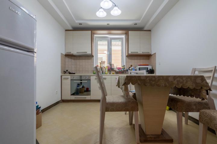 New villa with pool and garage in Bonici, Tivat
