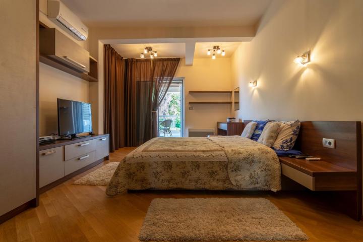 New villa with pool and garage in Bonici, Tivat