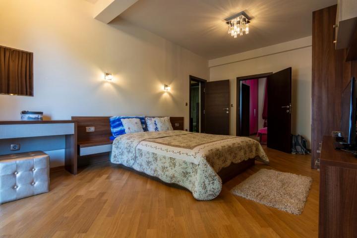 New villa with pool and garage in Bonici, Tivat